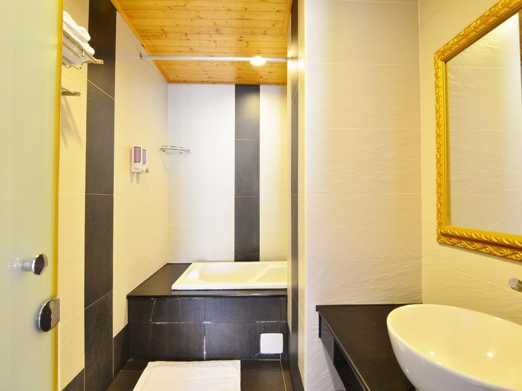 Tranquil Sea Vacation Hotel Kenting Exterior foto